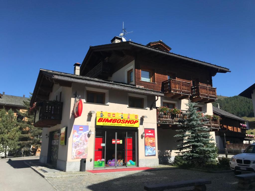 a building with a store in front of it at Appartamento Engy in Livigno