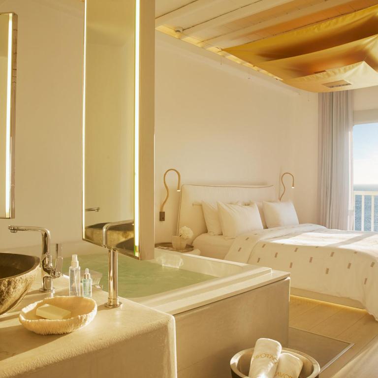 Postel nebo postele na pokoji v ubytování Cavo Tagoo Mykonos