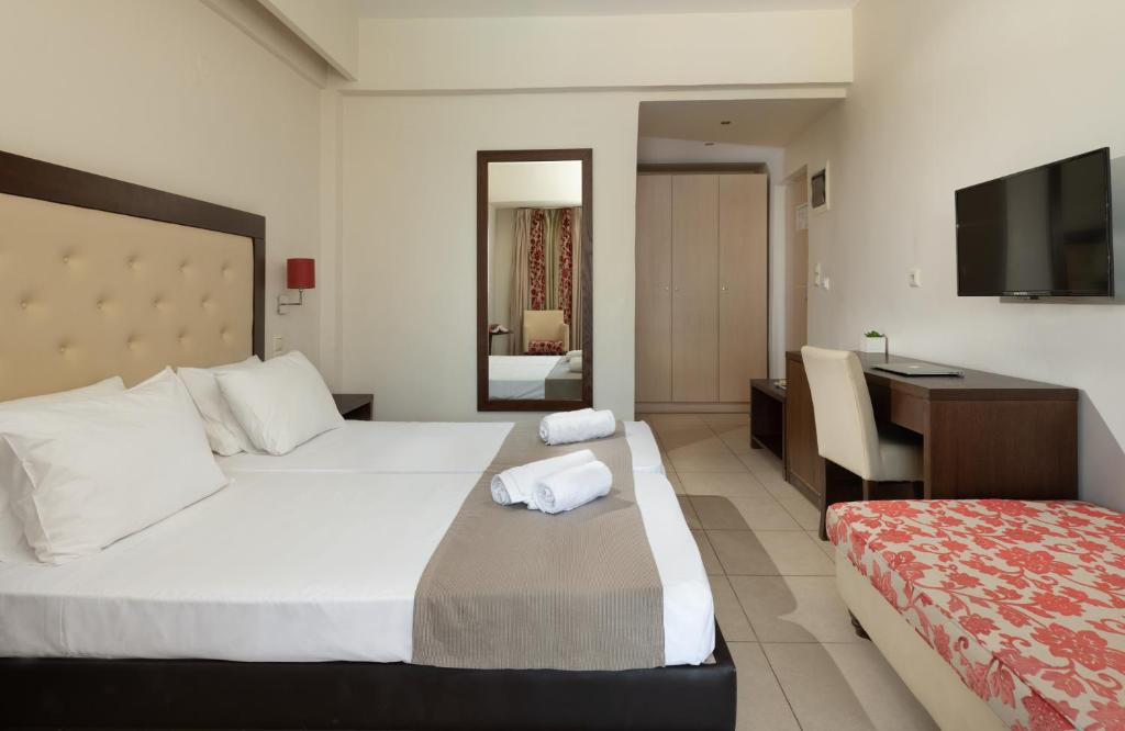 Postel nebo postele na pokoji v ubytování Marilena Hotel