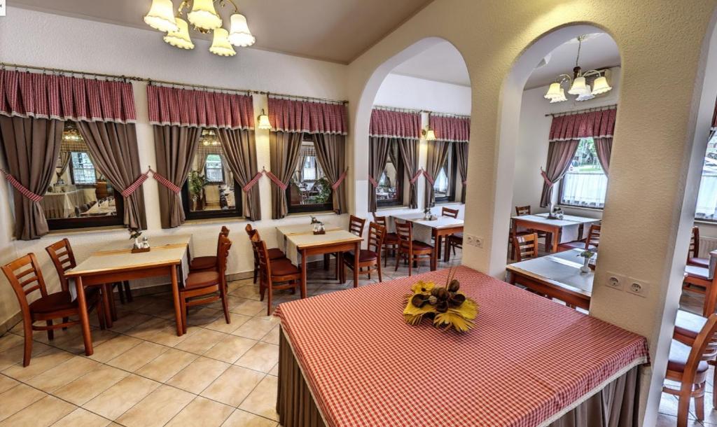 Posezení v ubytování Hotel Tripič, restaurant and pizzeria