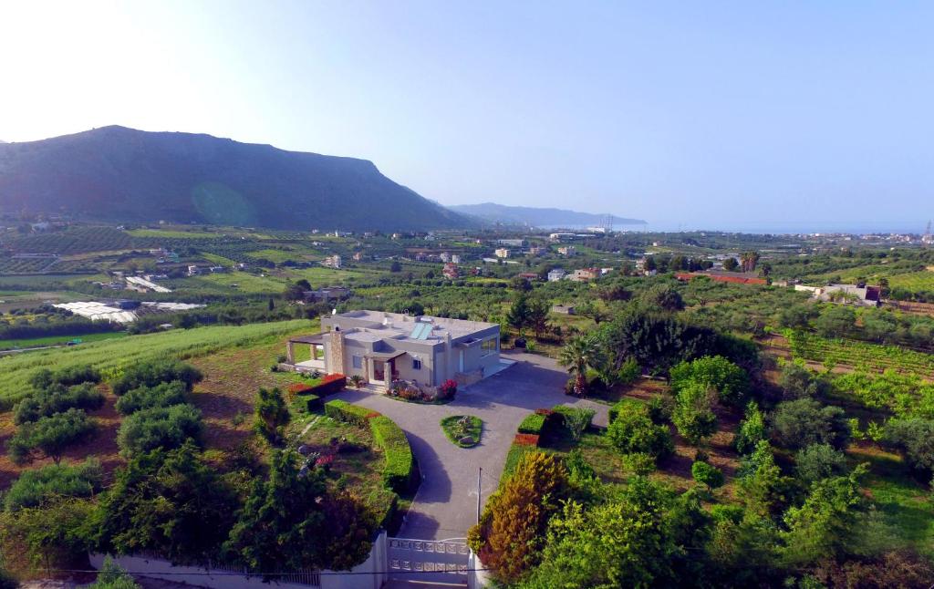 Φωτογραφία από το άλμπουμ του Relaxing Villa with garden and mountain view in Heraklion σε Καβροχώρι