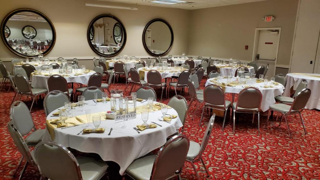 Restaurace v ubytování Ramada by Wyndham Barstow