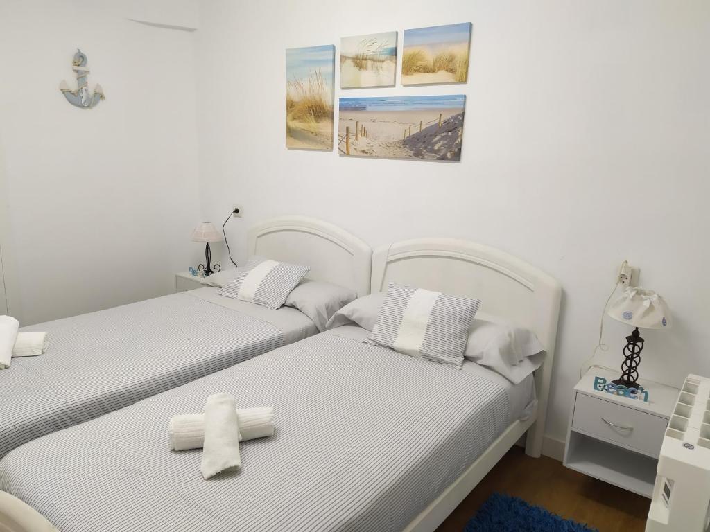 A bed or beds in a room at Apartamento Ezkubenea