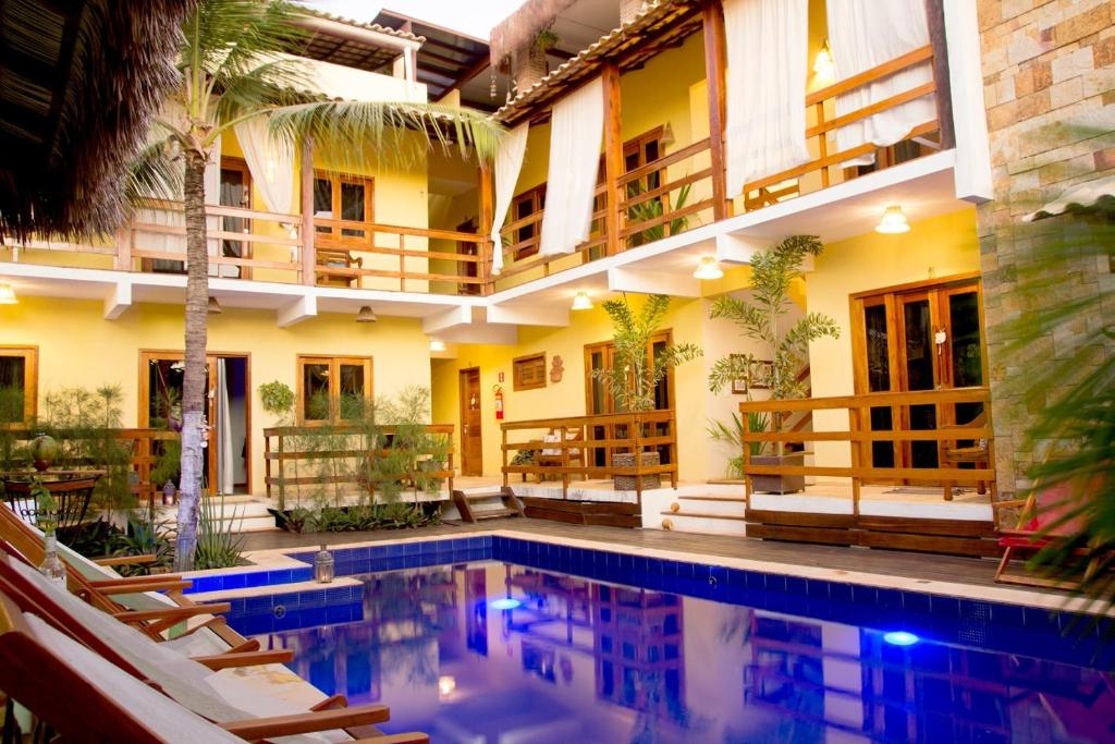 Bazén v ubytovaní Villa Água de Coco alebo v jeho blízkosti