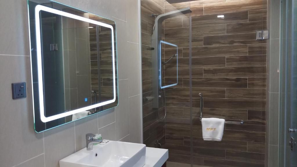 Koupelna v ubytování Roxy Hotel Padungan