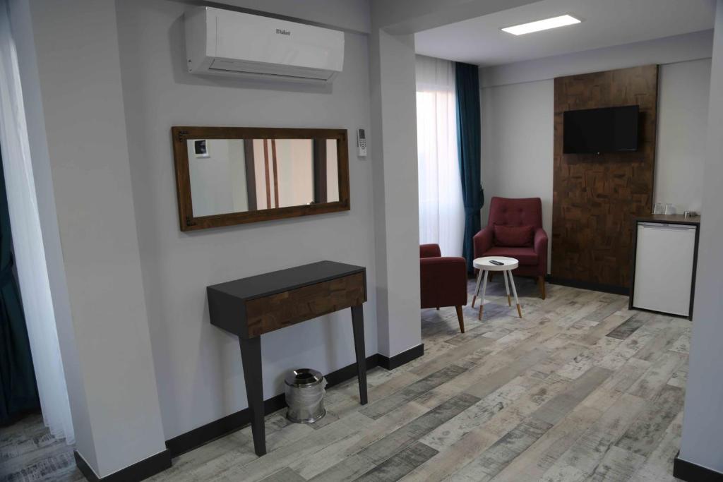 Ladik Hotel - Deluxe Double Room With Extra Bed