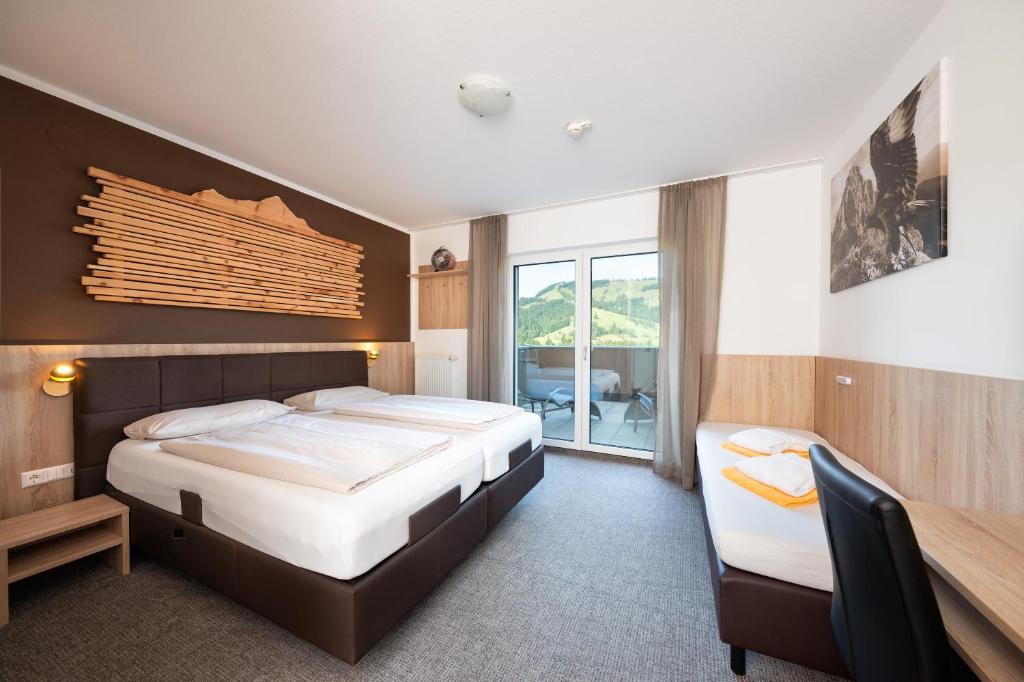 Postel nebo postele na pokoji v ubytování Fairhotel Hochfilzen B&B