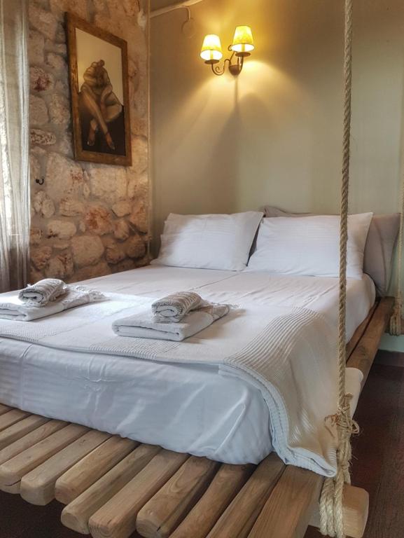 Posteľ alebo postele v izbe v ubytovaní Luxurious Stone House in Elani