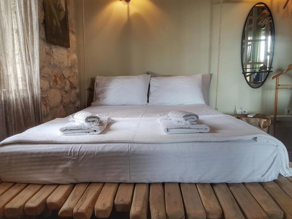 Posteľ alebo postele v izbe v ubytovaní Luxurious Stone House in Elani