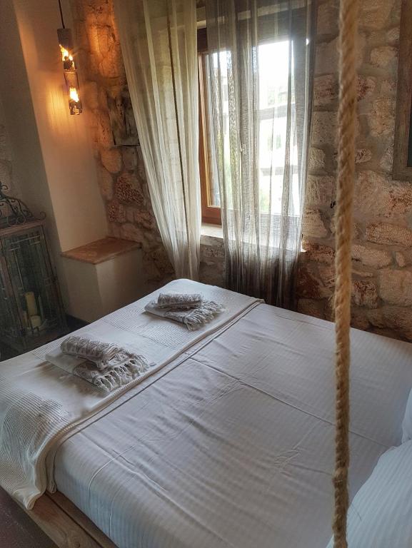 Posteľ alebo postele v izbe v ubytovaní Luxurious Stone House in Elani