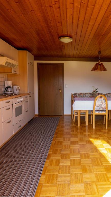 Kuchyň nebo kuchyňský kout v ubytování Haus Kipfen