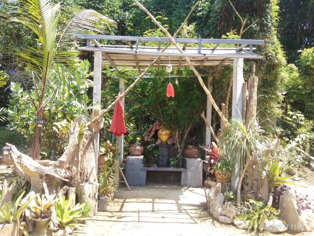 Zahrada ubytování Baan Suan Jantra Home Stay