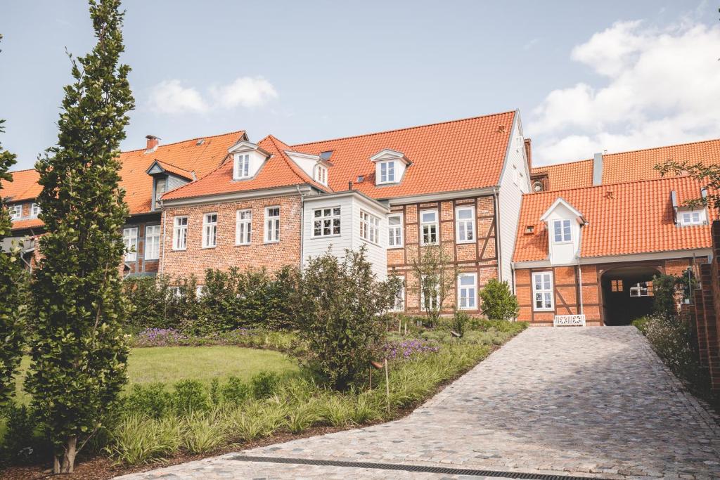 a building with a pathway in front of it at Saltbloom Apartments in Lüneburg