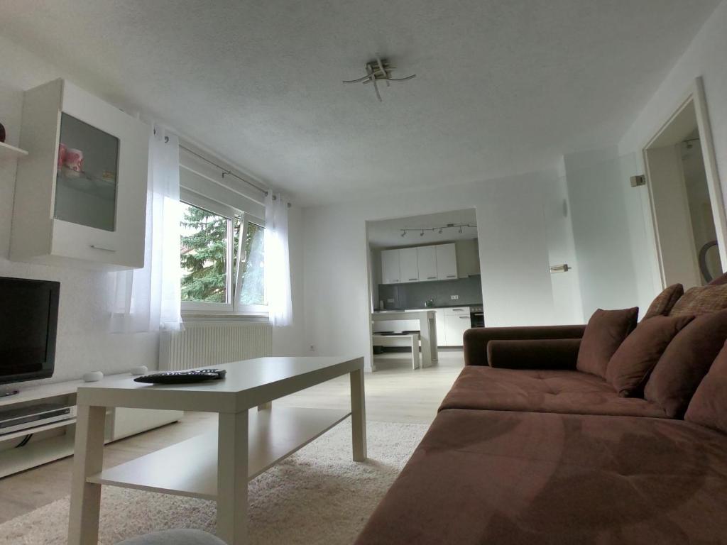 a living room with a couch and a table at Moderne helle 2,5 Zimmer Wohnung mit großem Bad und Küche in Trossingen in Trossingen