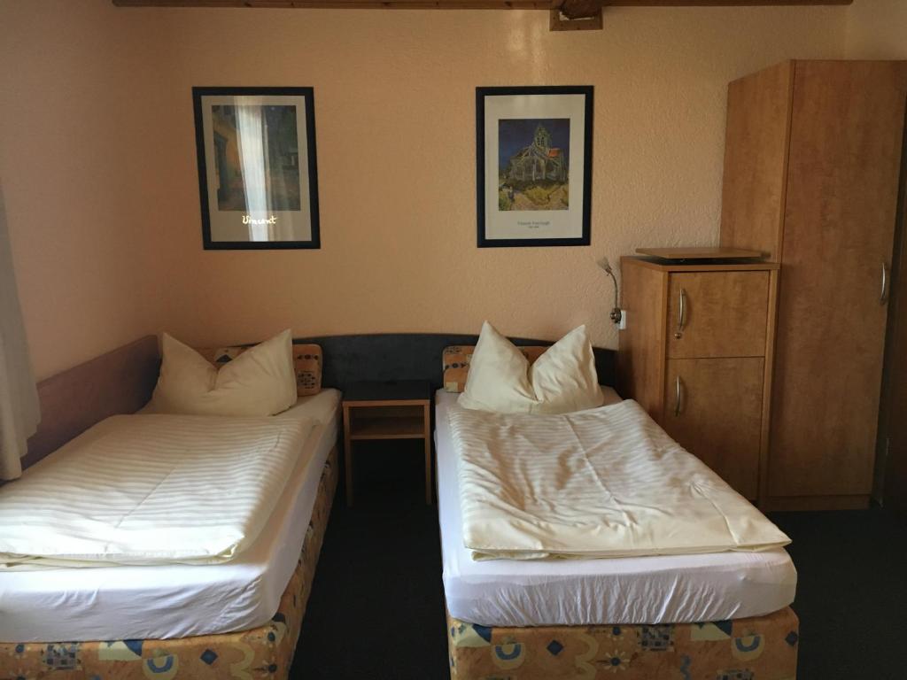 Altes Gasthaus Leuna Pension - Double Or Twin Room With Bathroom