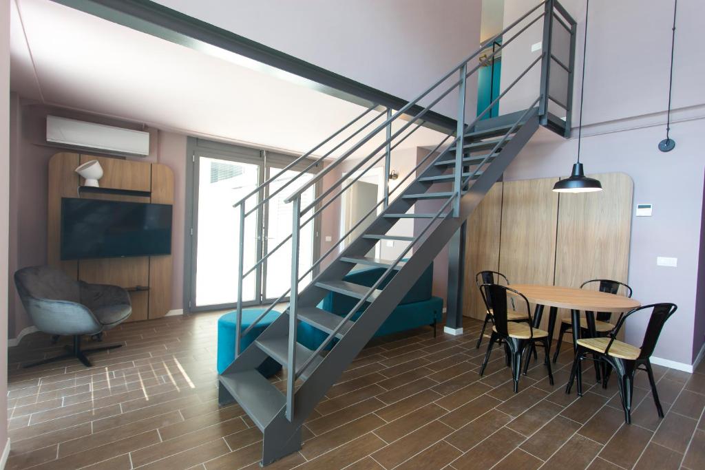 Unico Studios - Apartamento De 2 Niveles Con Balcón