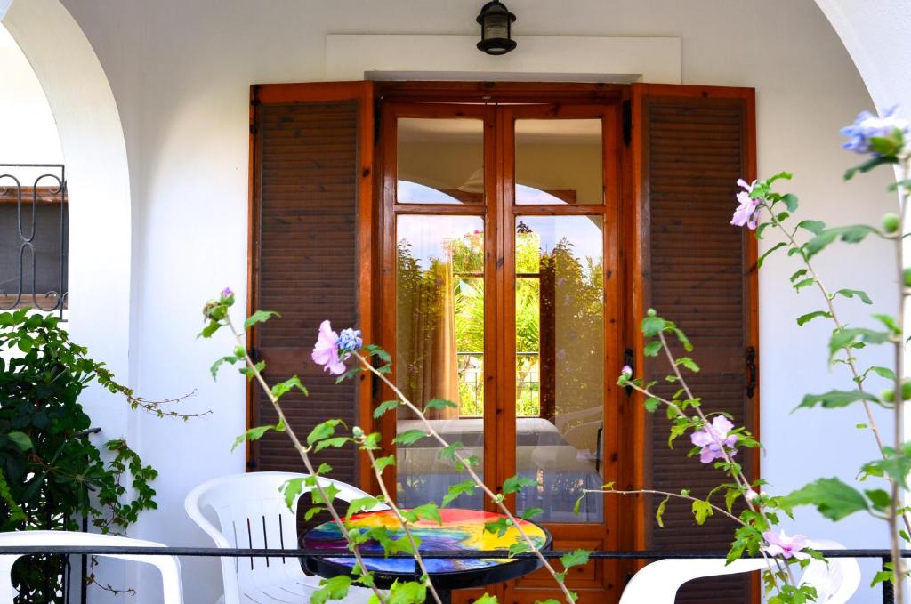 Kostas' Garden - Apartamento Con Vista Al Jardín