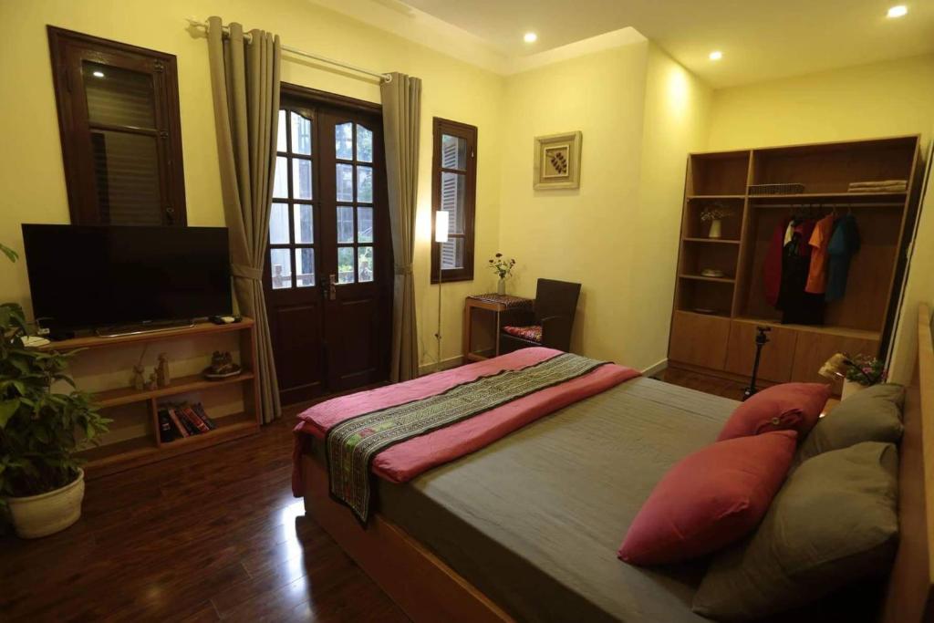 TV a/nebo společenská místnost v ubytování Hanoi Balcony Homestay
