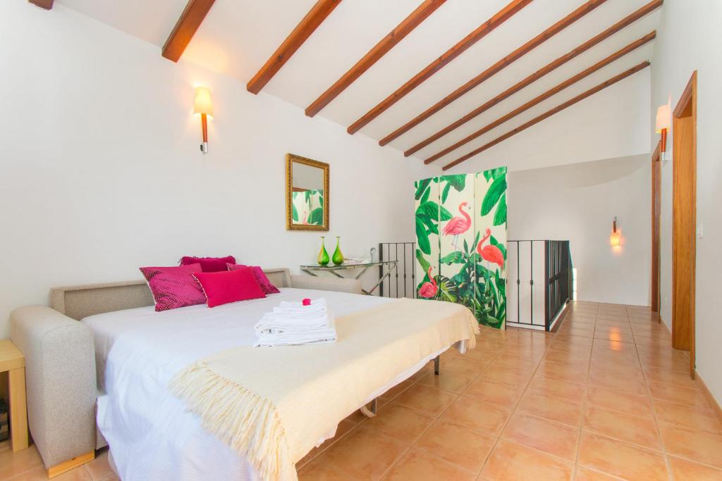 Postel nebo postele na pokoji v ubytování Casa ALEGRIA- Romantica 1 by Mallorca Villa Selection