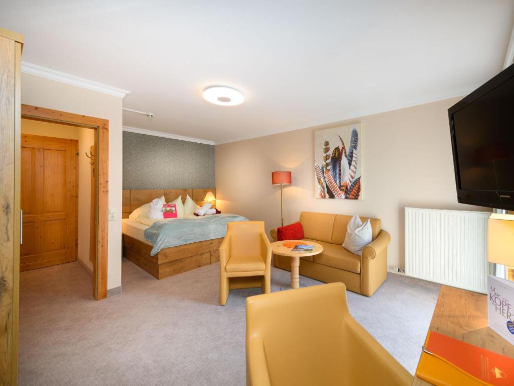 Postel nebo postele na pokoji v ubytování Hotel Vitaler Landauerhof