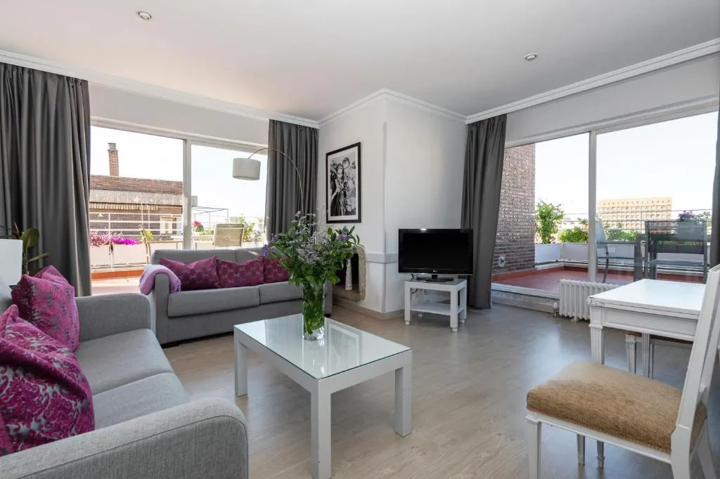 Apartamentos Los Jerónimos, Madrid, Spania