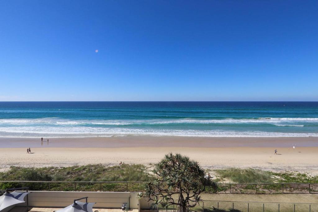 a view of a beach with people in the ocean at Beachside Tower Apartments in Gold Coast