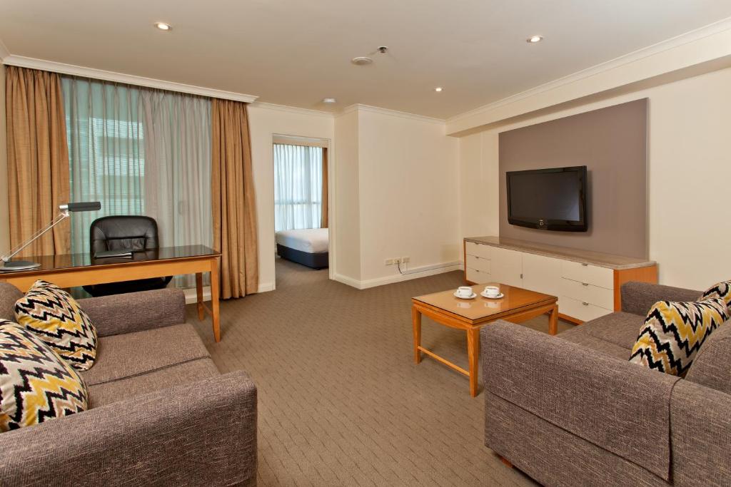 TV a/nebo společenská místnost v ubytování Rydges Darling Square Apartment Hotel