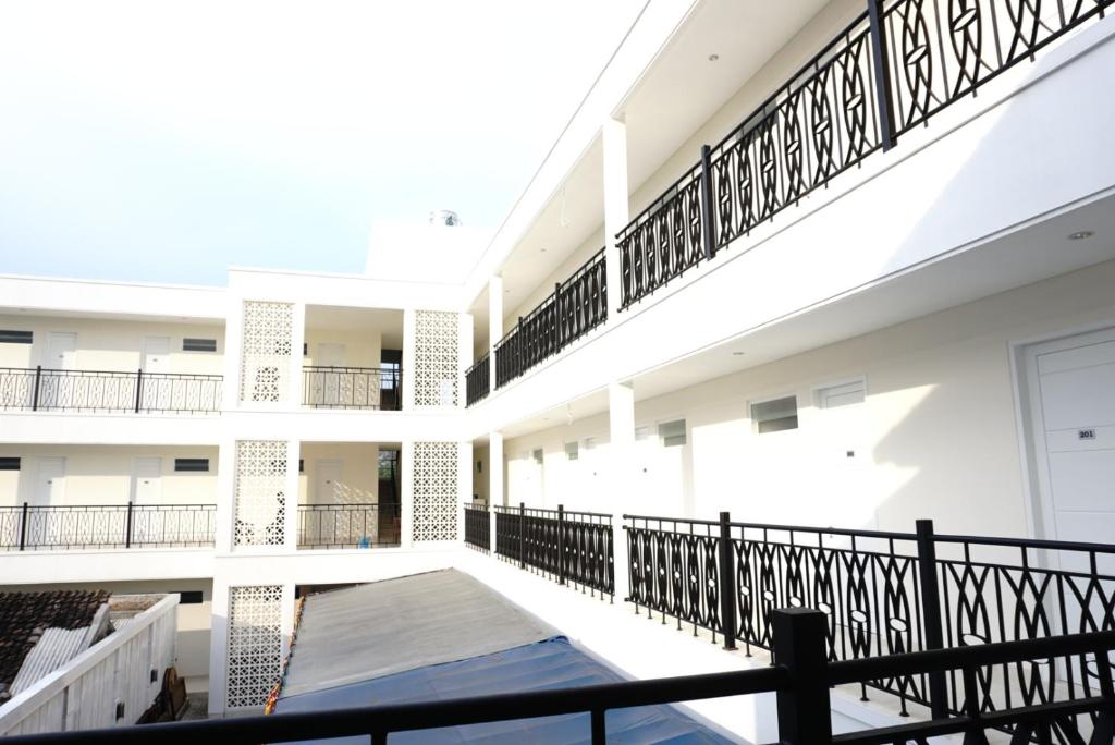 Balkón nebo terasa v ubytování Surokarsan Residence