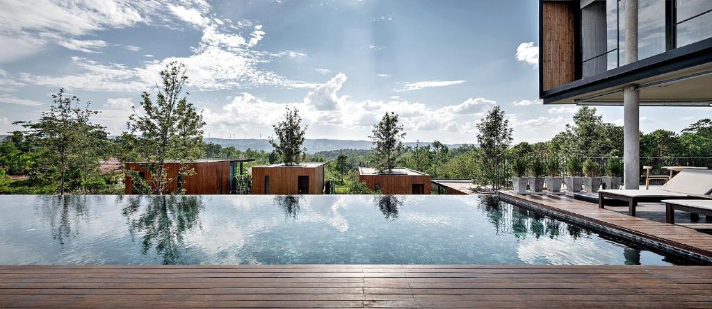 Bazén v ubytování De Capoc Resort nebo v jeho okolí
