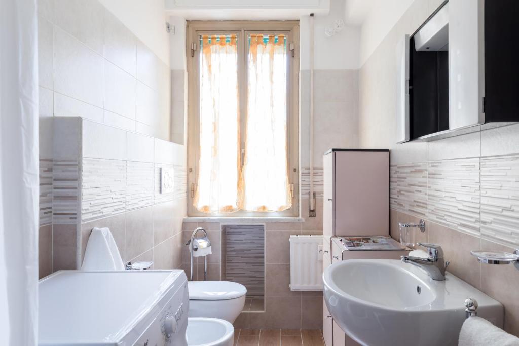 Kúpeľňa v ubytovaní Hortis Apartment, 5 persone, 2 camere, balcone, Metro C e tram per il centro