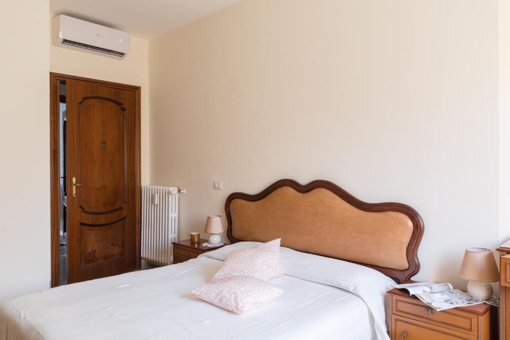 Posteľ alebo postele v izbe v ubytovaní Hortis Apartment, 5 persone, 2 camere, balcone, Metro C e tram per il centro