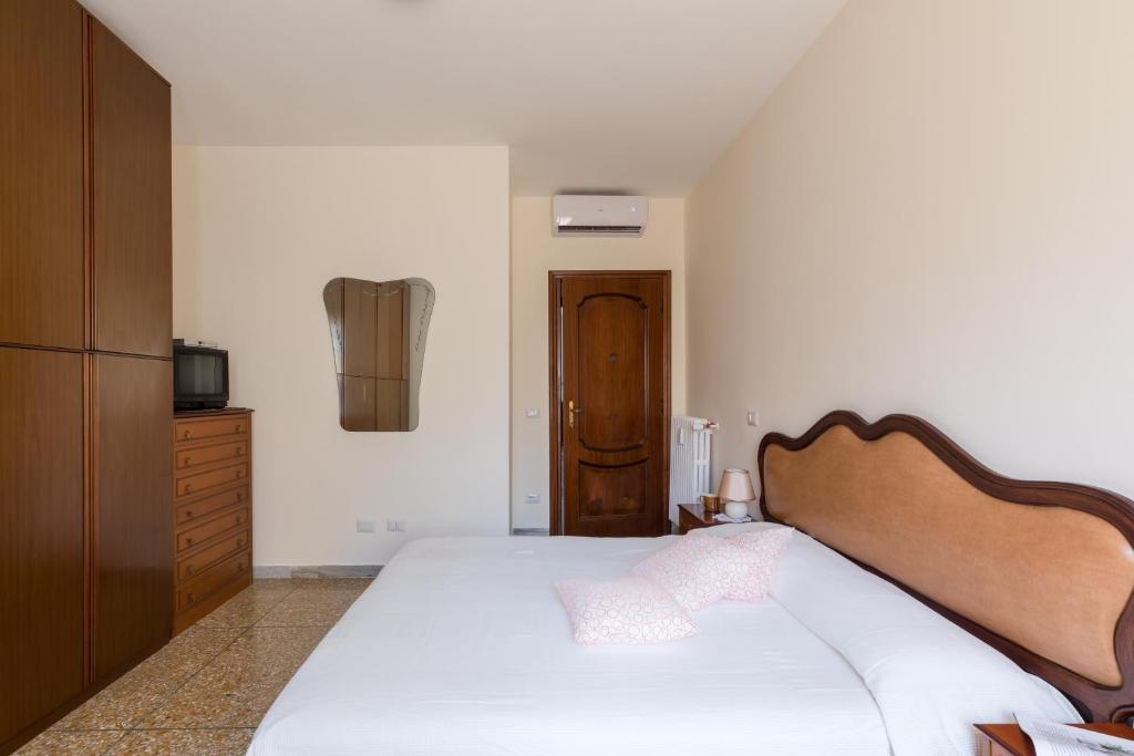 Posteľ alebo postele v izbe v ubytovaní Hortis Apartment, 5 persone, 2 camere, balcone, Metro C e tram per il centro