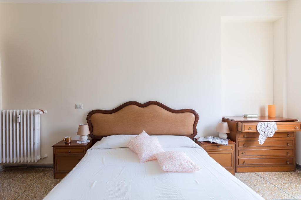 Posteľ alebo postele v izbe v ubytovaní Hortis Apartment, 5 persone, 2 camere, balcone, Metro C e tram per il centro