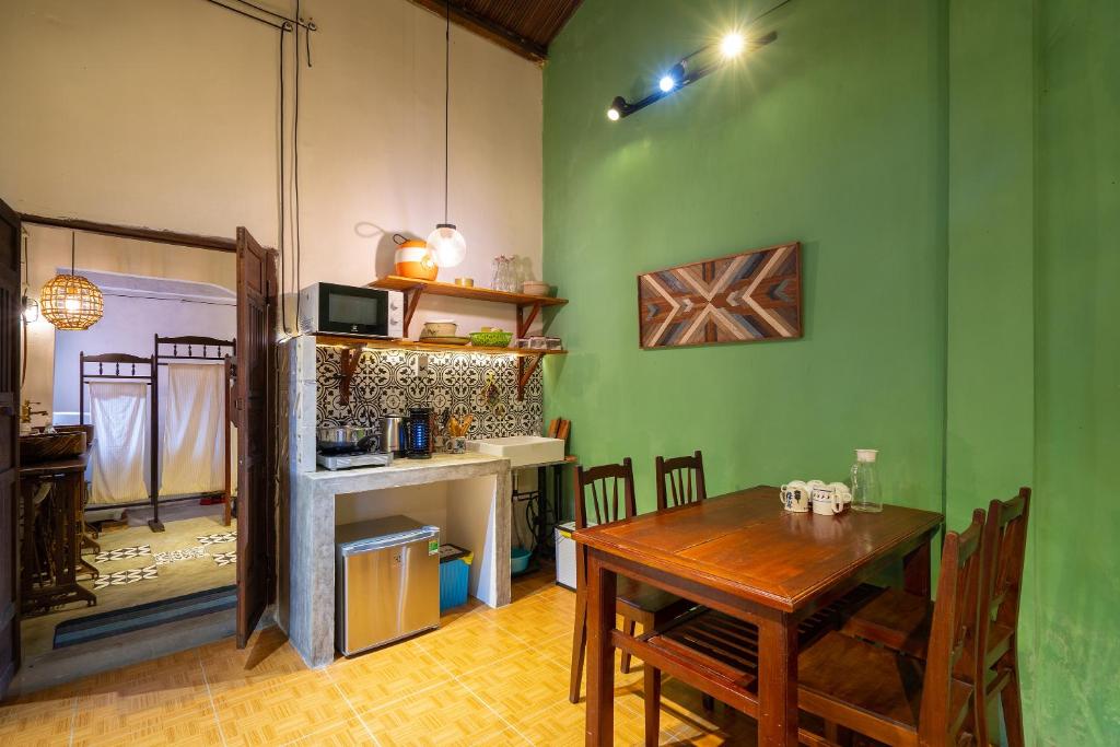 Kuchyň nebo kuchyňský kout v ubytování Little Nap Homestay