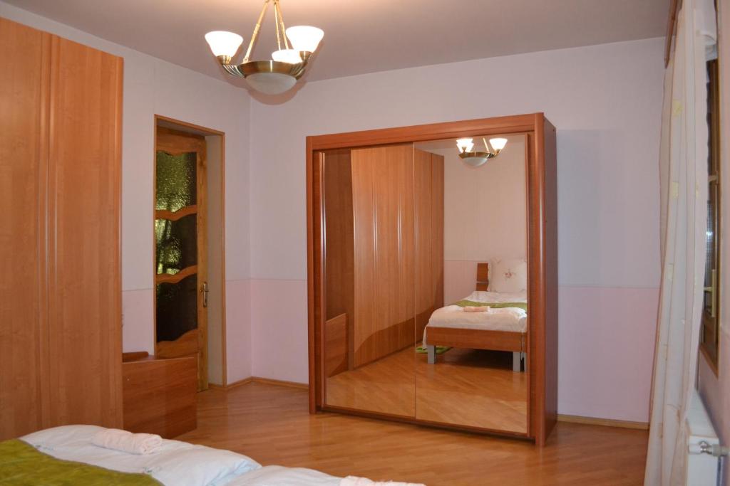Postel nebo postele na pokoji v ubytování Royal Telavi