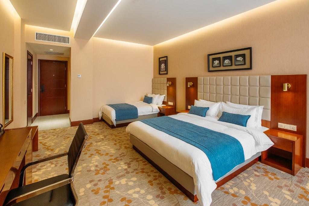 Postel nebo postele na pokoji v ubytování Horizont Hotel Tbilisi