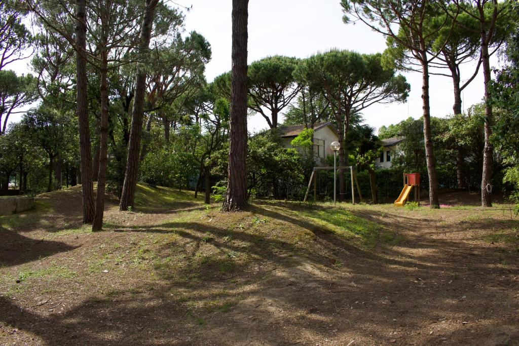 A garden outside VILLA CRISTINA N.6