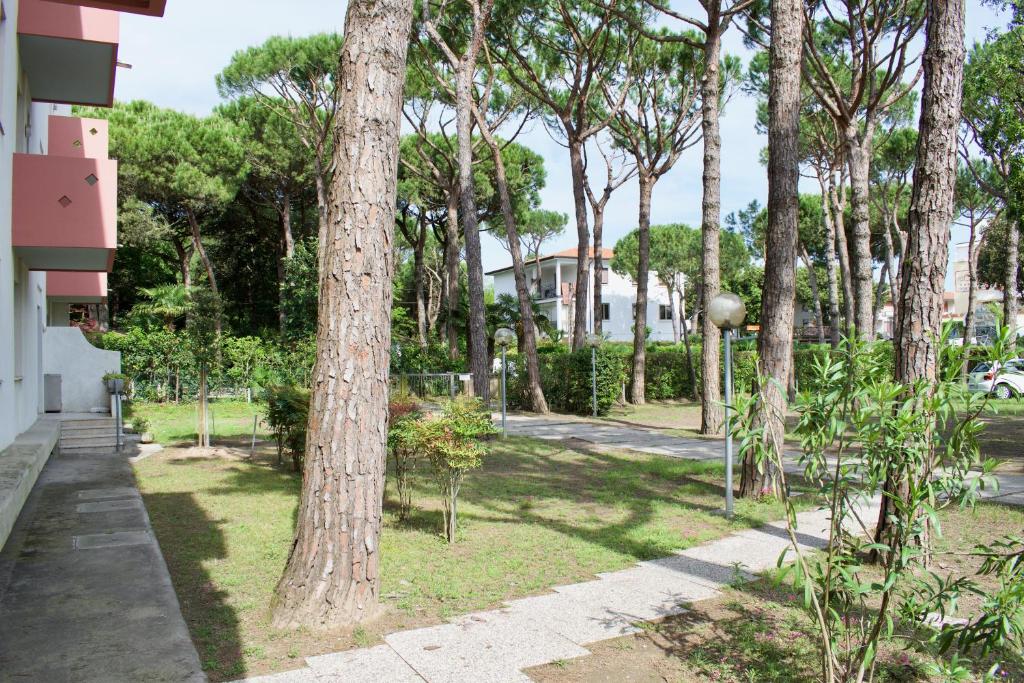 A garden outside VILLA CRISTINA N.6