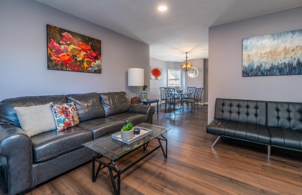 Modern & Updated Apartment in Heart of Buffalo, Buffalo (updated prices