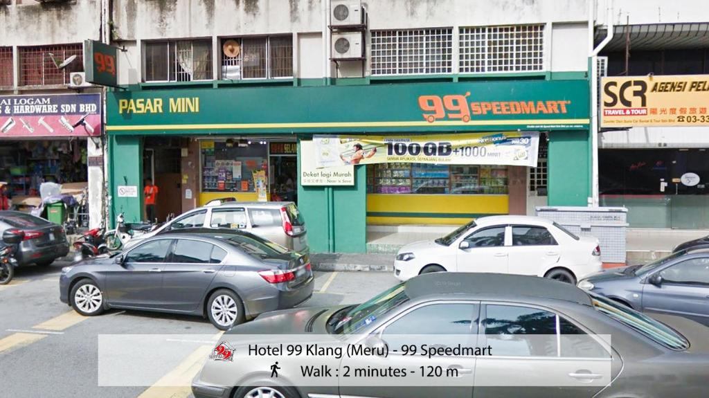 Supermarket nebo jiné obchody v  hotelu nebo okolí