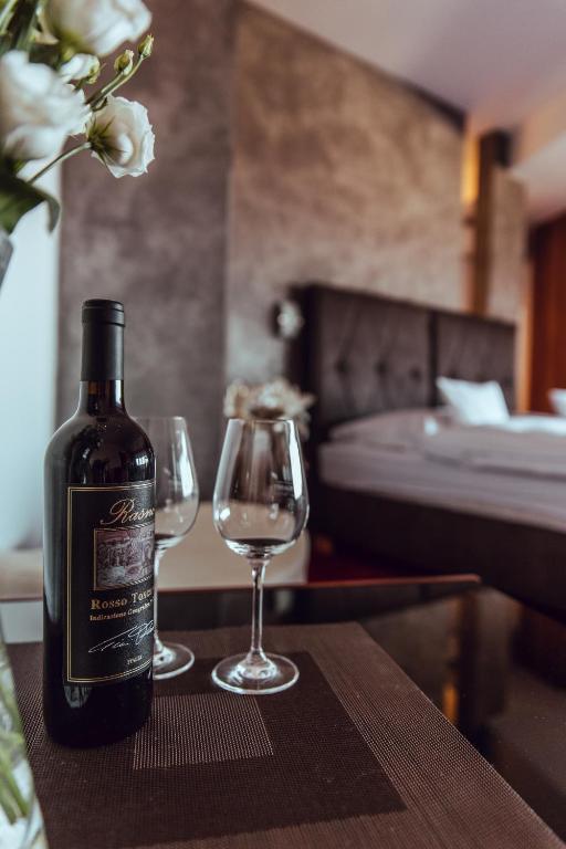 Postel nebo postele na pokoji v ubytování Hotel Garni Klaret