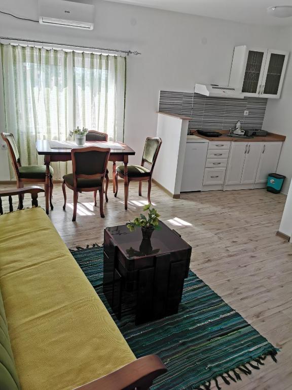 Kuchyň nebo kuchyňský kout v ubytování Radman's house