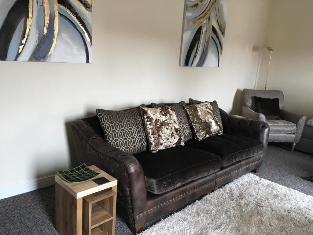 11 Warmsworth Mews Apartment