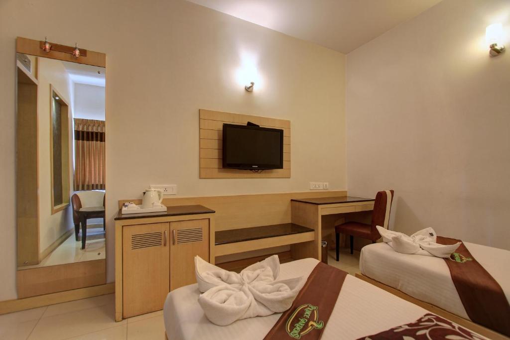 TV a/nebo společenská místnost v ubytování Hotel Prince Gardens