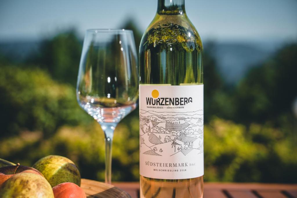 Nápoje v ubytování WURZENBERG Hotel Lodges Südsteiermark