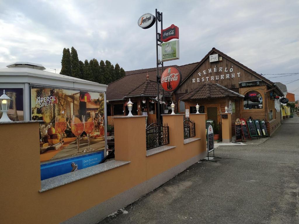 Fehérló Vendégház & Restaurant 9737 Bük, Kossuth L. u. 38. kép - 1