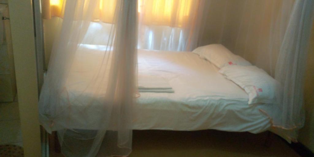 Postel nebo postele na pokoji v ubytování Hotel Jaffers Nairobi