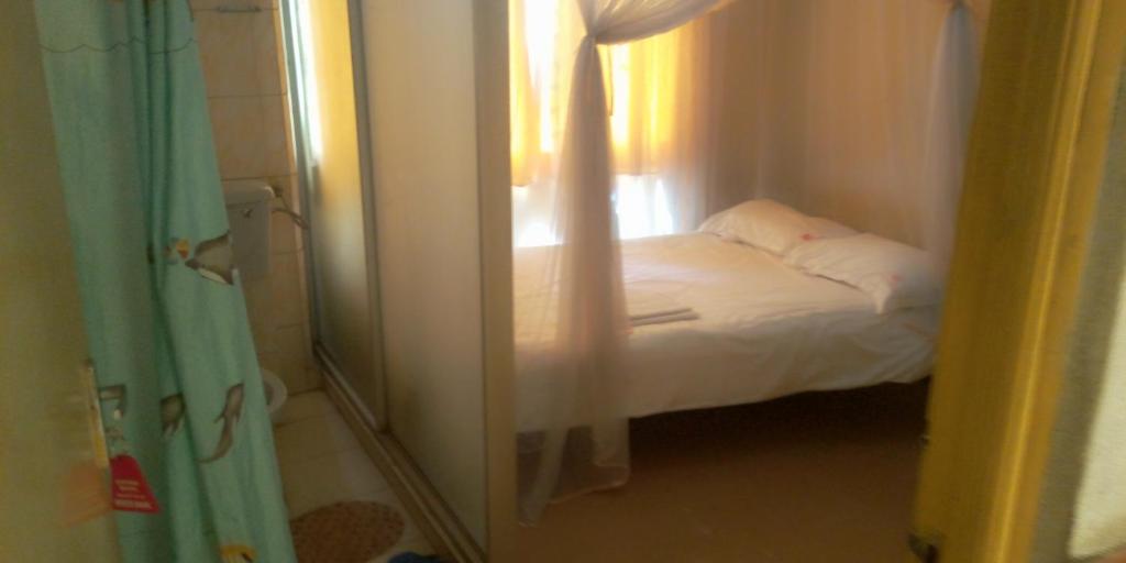 Postel nebo postele na pokoji v ubytování Hotel Jaffers Nairobi
