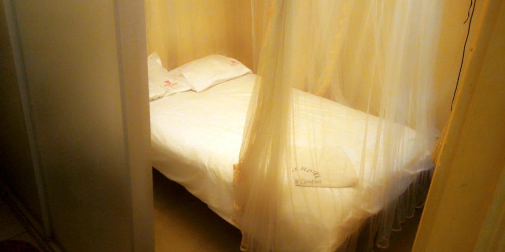 Postel nebo postele na pokoji v ubytování Hotel Jaffers Nairobi