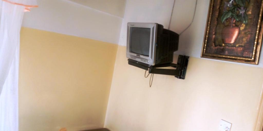 TV a/nebo společenská místnost v ubytování Hotel Jaffers Nairobi